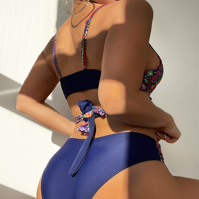 Dame triangeld-bikini med elegant mönster och innovativ klipp Mirla-Eva Jonsson