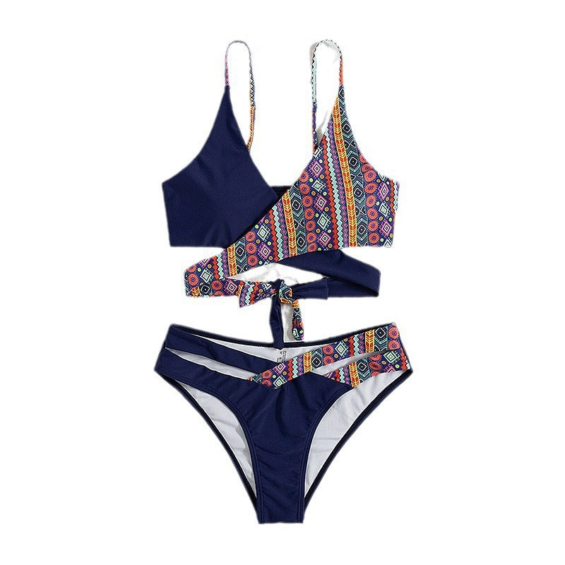 Dame triangeld-bikini med elegant mönster och innovativ klipp Mirla-Eva Jonsson