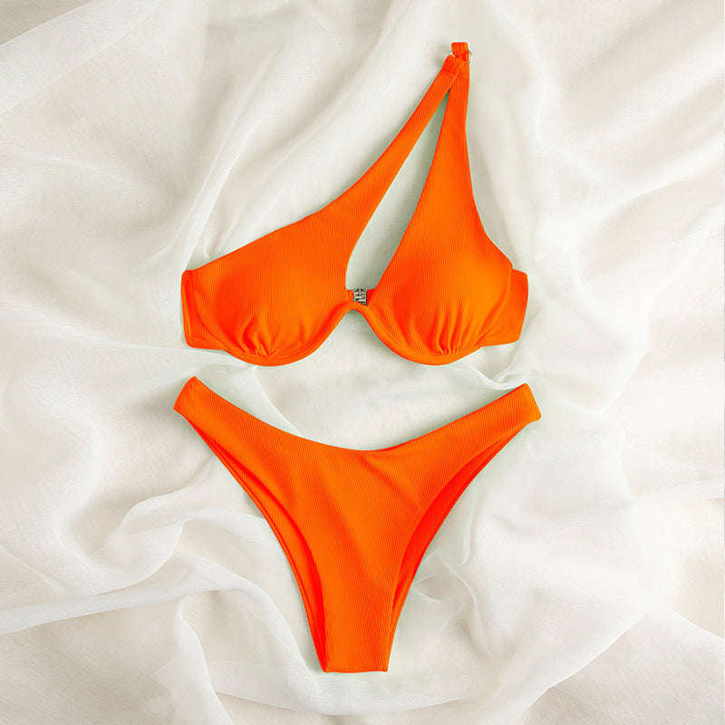 Dame triangelformad bikini med asymmetrisk skärning och vadderad överdel Mirla-Eva Jonsson