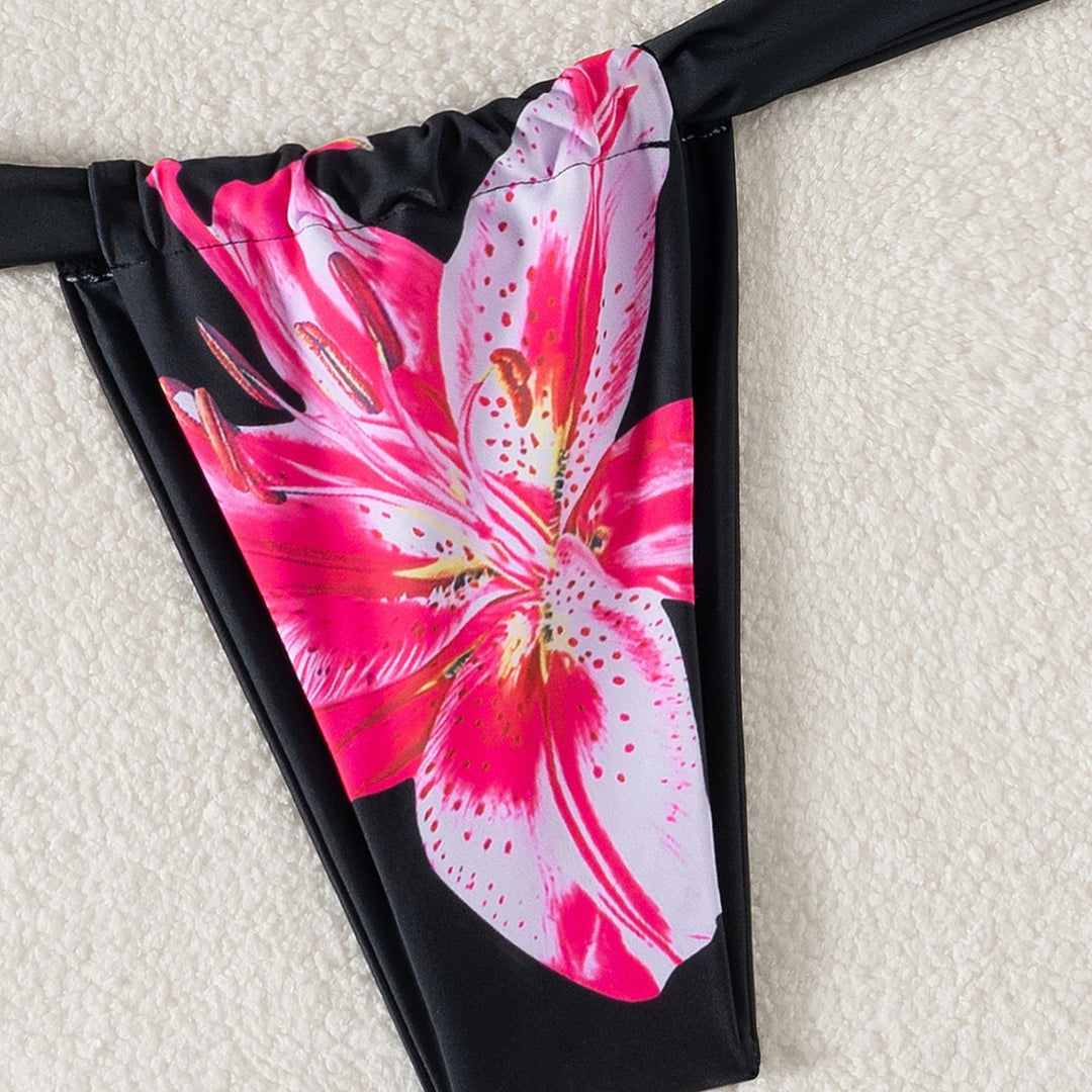 Dame triangulär bikini med blommigt mönster och justerbara band Mirla-Eva Jonsson