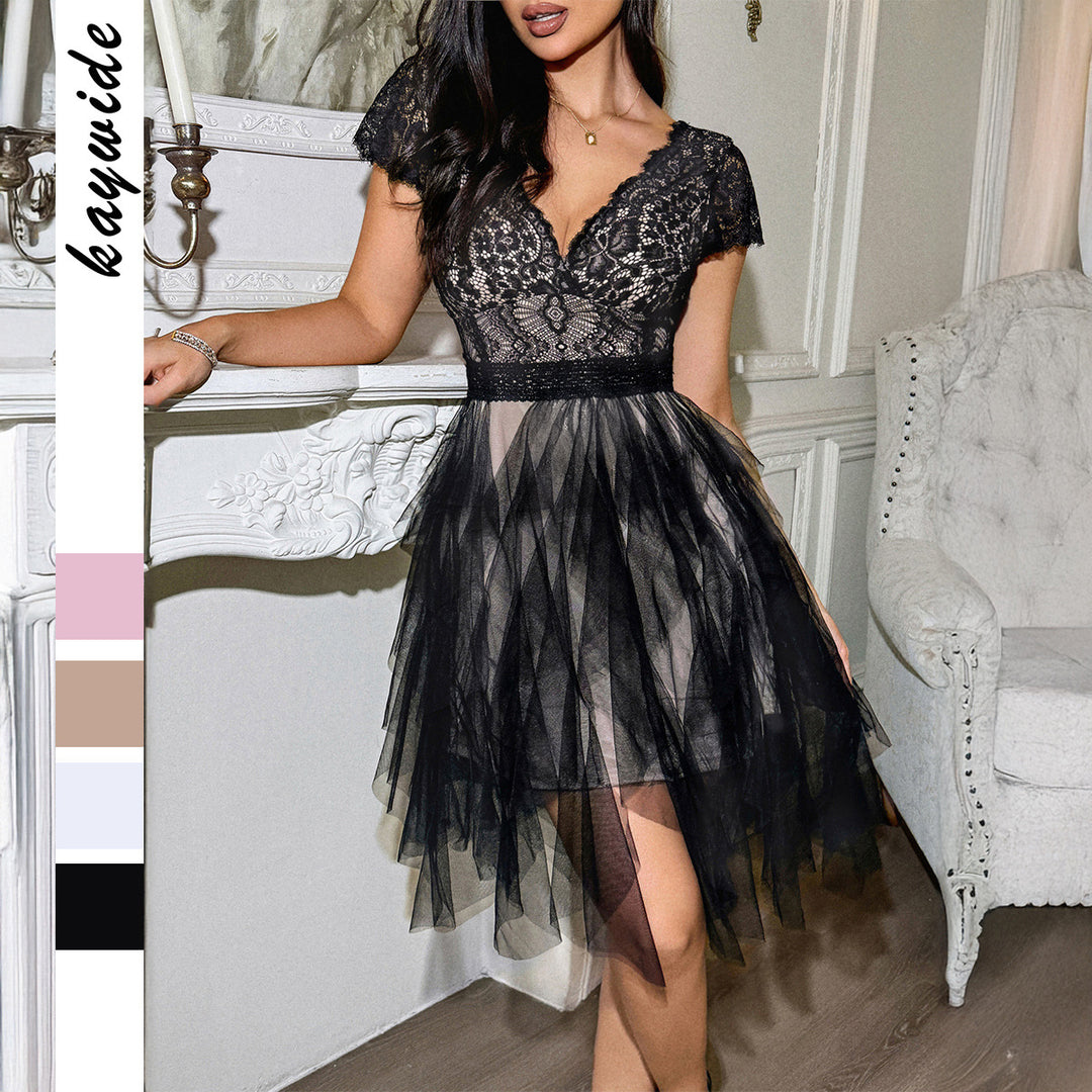 Dame tulle dress med raffinerade spets- och volangdetaljer Mirla-Eva Jonsson