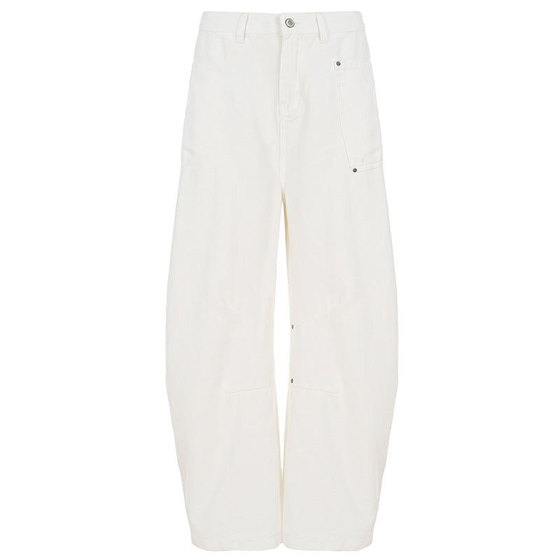 Dame vid Utility-byxor med praktiska sidofickor och trendig silhuett Mirla-Eva Jonsson