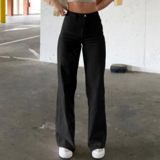 Dame vid hög midja jeans i avslappnad snitt med elegant midja Mirla-Eva Jonsson