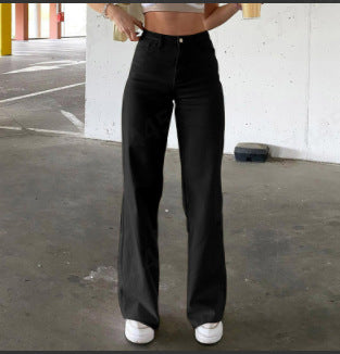 Dame vid hög midja jeans i avslappnad snitt med elegant midja Mirla-Eva Jonsson