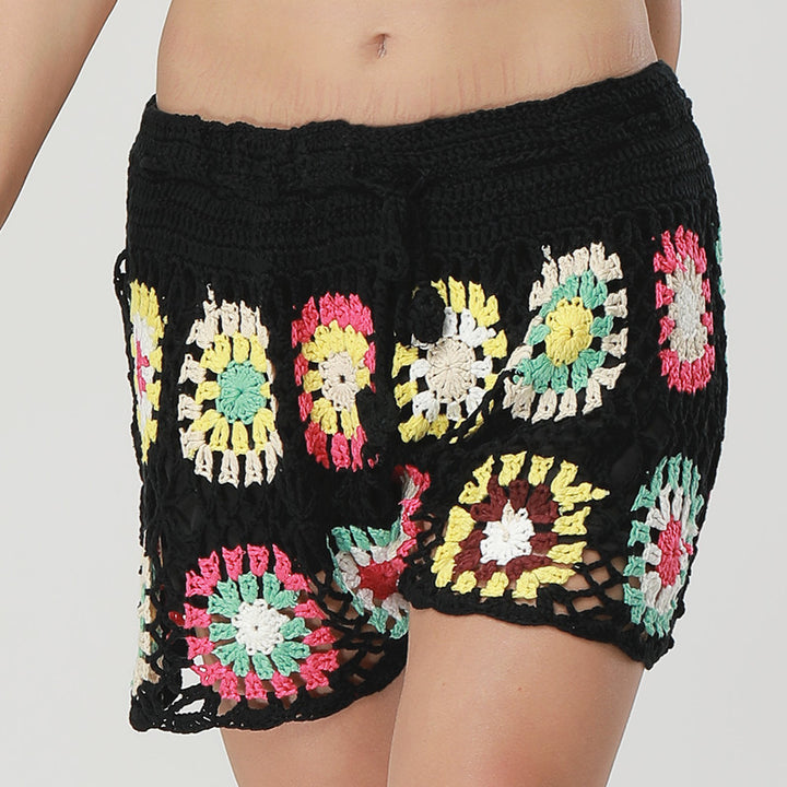 Dame virkad strandshorts med färgglatt blommönster Mirla-Eva Jonsson