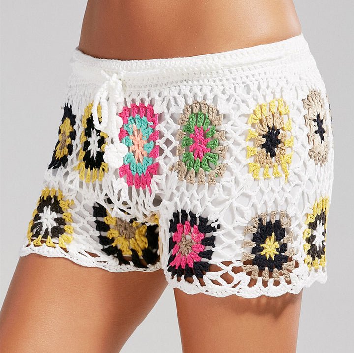 Dame virkad strandshorts med färgglatt blommönster Mirla-Eva Jonsson