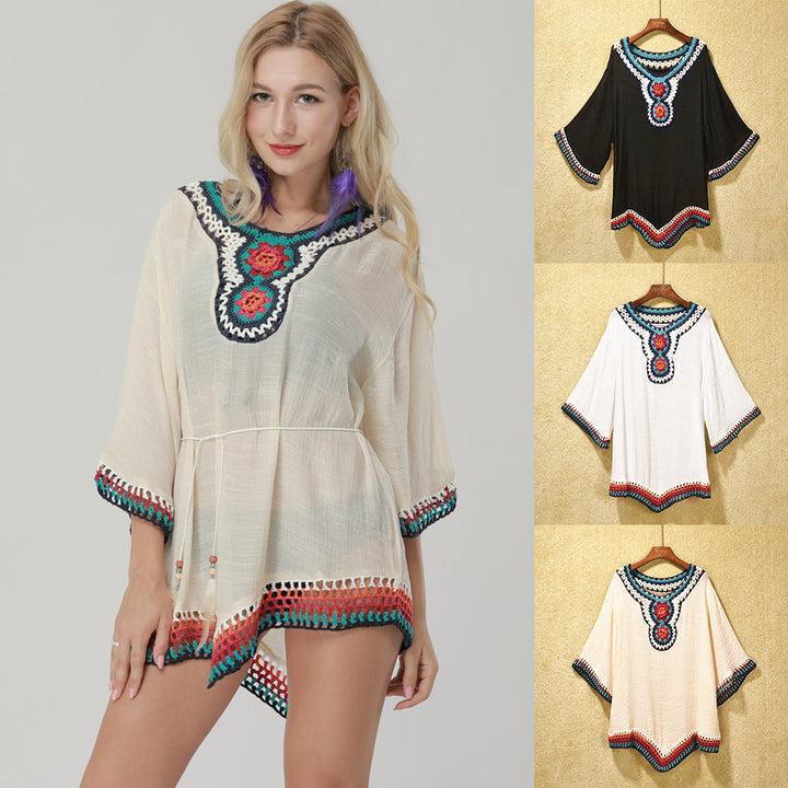 Dame virkad strandtunika med blomster V-ringning och färgglad kant Mirla-Eva Jonsson