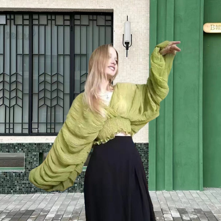 Dame wrap-blus med voluminösa ärmar och elegant design Mirla-Eva Jonsson