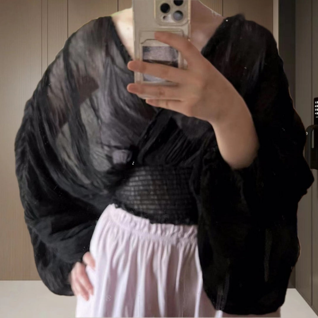 Dame wrap-blus med voluminösa ärmar och elegant design Mirla-Eva Jonsson