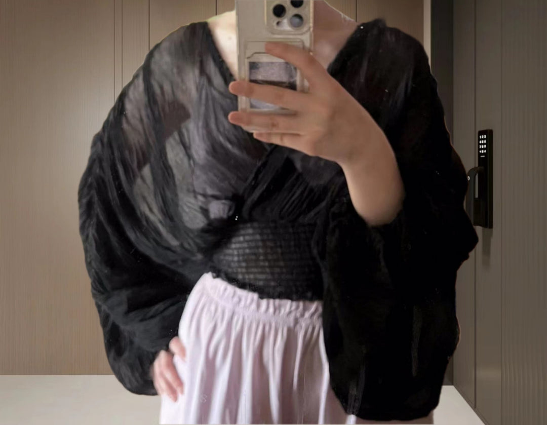 Dame wrap-blus med voluminösa ärmar och elegant design Mirla-Eva Jonsson