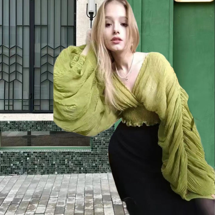 Dame wrap-blus med voluminösa ärmar och elegant design Mirla-Eva Jonsson