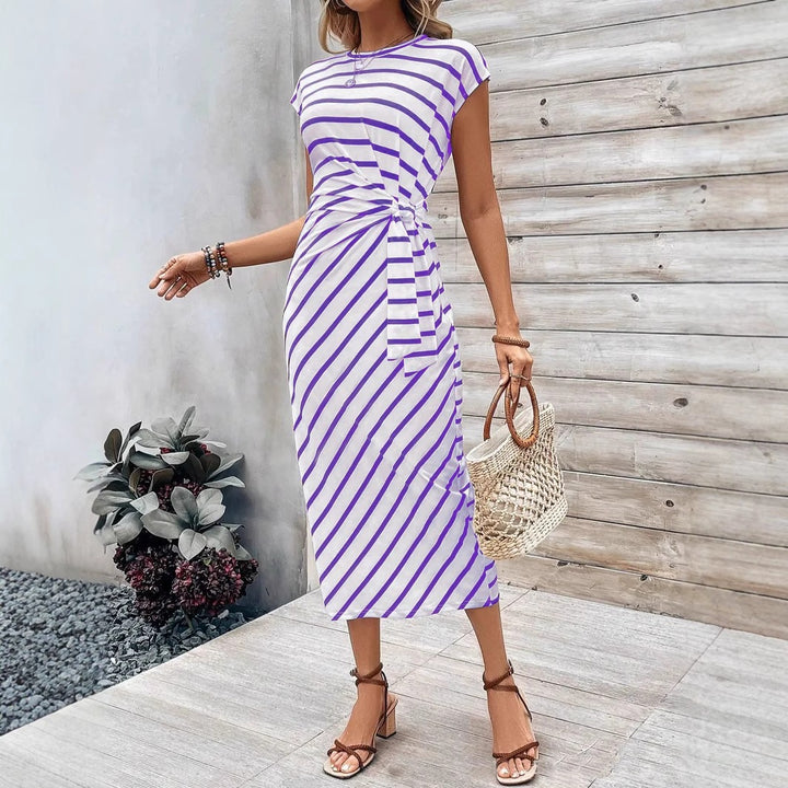 Dame wrap dress i modern randig look med midjeflätning Mirla-Eva Jonsson