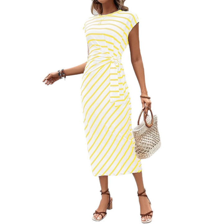 Dame wrap dress i modern randig look med midjeflätning Mirla-Eva Jonsson