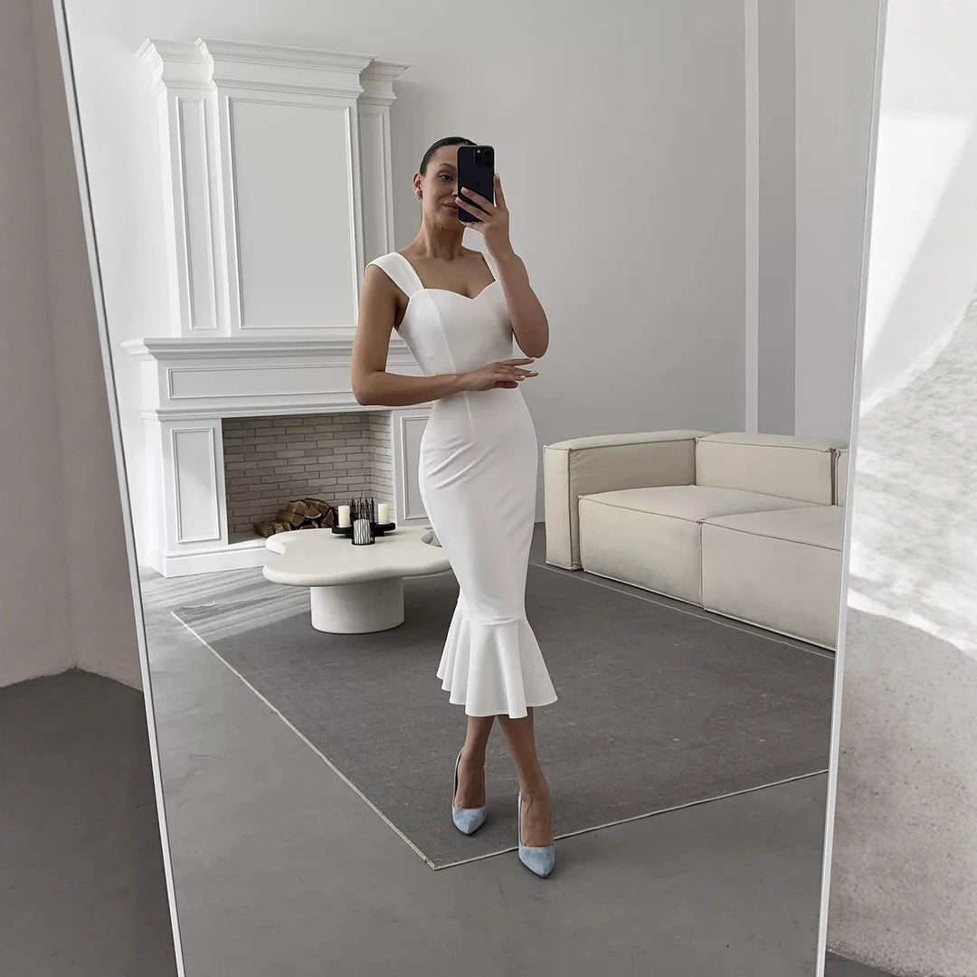 Dame wrap dress med elegant hjärtn necklinje och utflutande fåll Mirla-Eva Jonsson