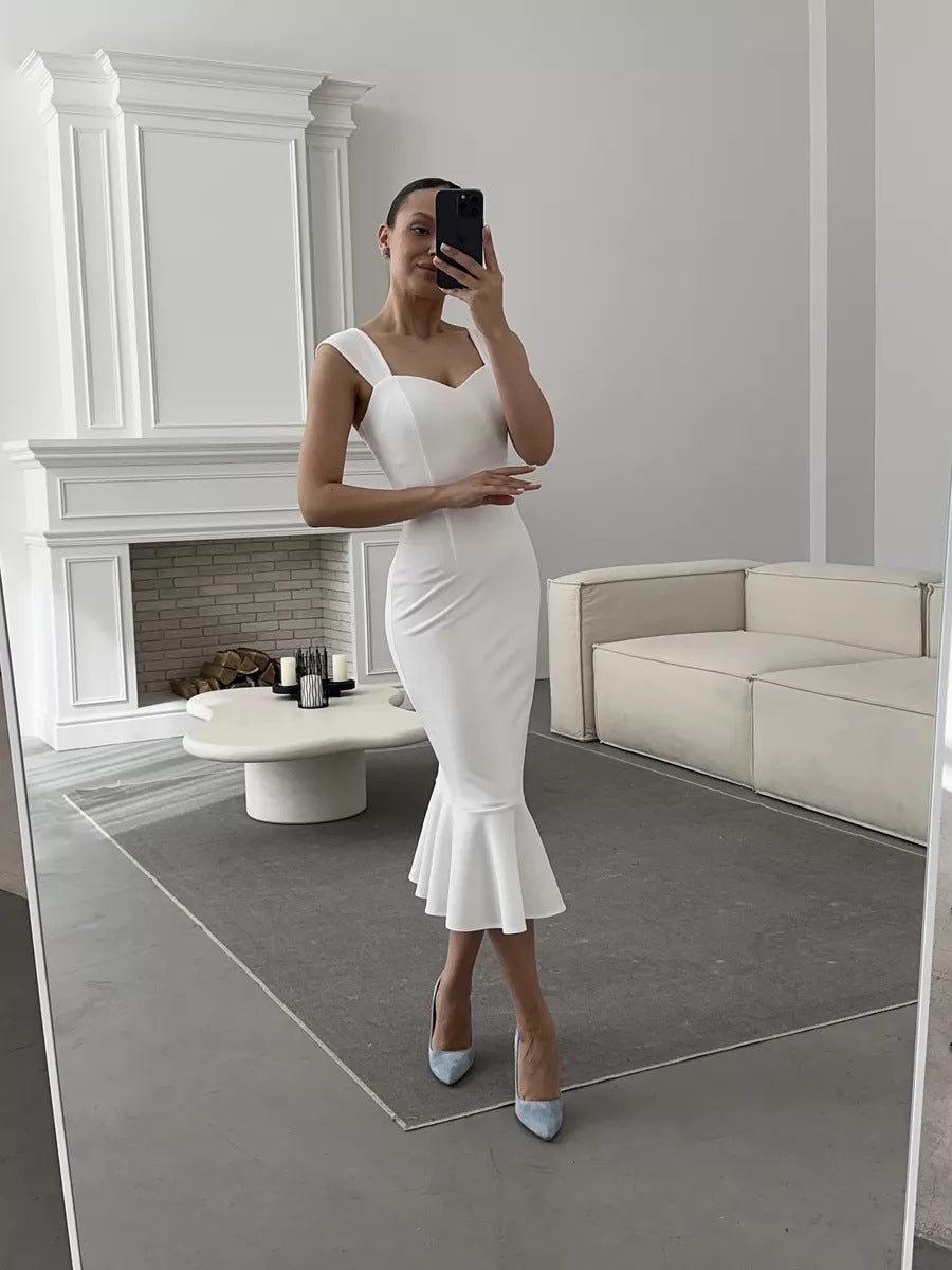 Dame wrap dress med elegant hjärtn necklinje och utflutande fåll Mirla-Eva Jonsson