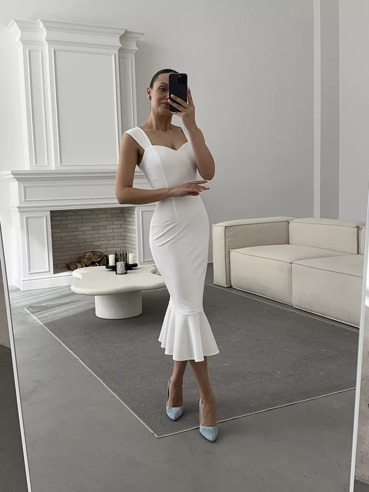 Dame wrap dress med elegant hjärtn necklinje och utflutande fåll Mirla-Eva Jonsson