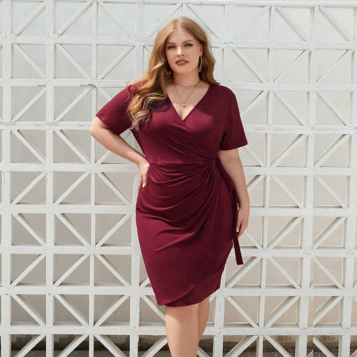 Dame wrap dress with elegant ruffle design and figure-friendly cut Mirla-Eva Jonsson