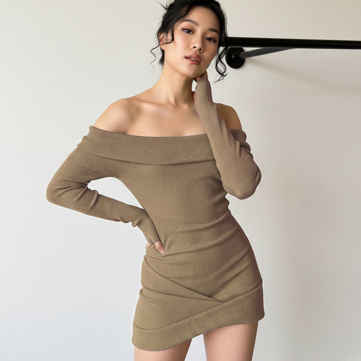 Dame wrap dress with off-shoulder design and tight fit Mirla-Eva Jonsson