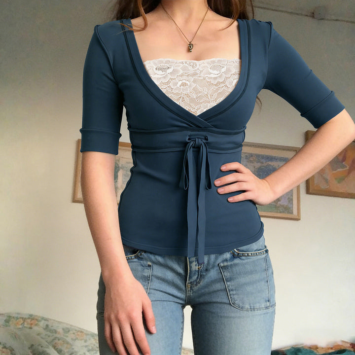 Dame wrap top med elegant sløyfe og dyp V-hals Mirla-Eva Jonsson