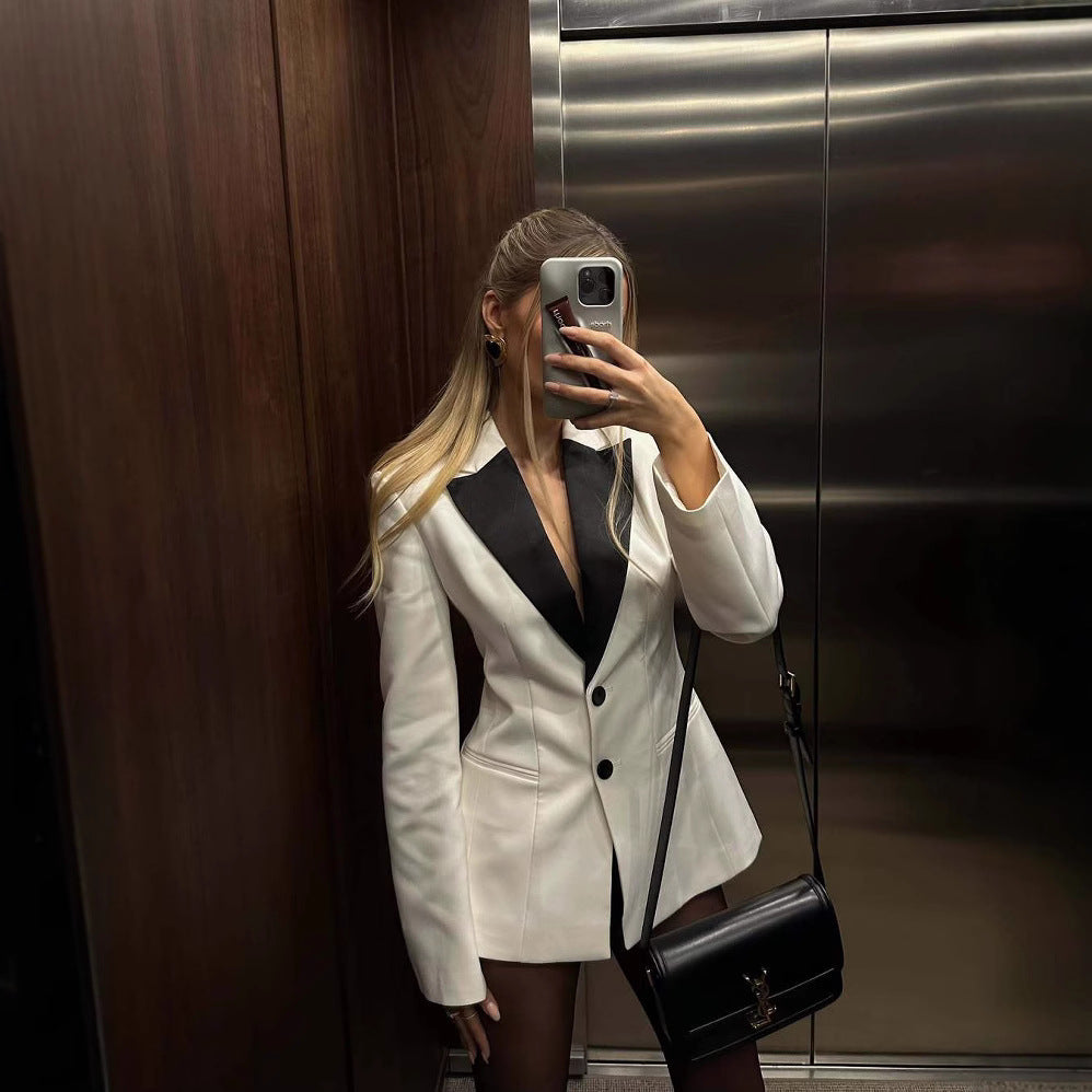 Dameblazer med kontrasterande slag Mirla-Eva Jonsson