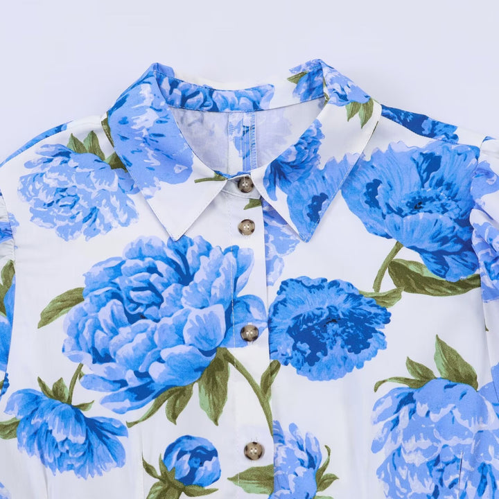 Dameblus med blommönster och eleganta puffärmar Mirla-Eva Jonsson