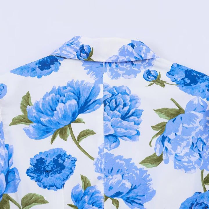 Dameblus med blommönster och eleganta puffärmar Mirla-Eva Jonsson