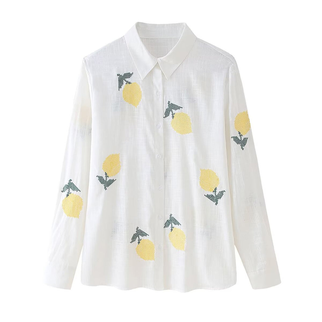 Dameblus med glad citrondesign och elegant krage Mirla-Eva Jonsson