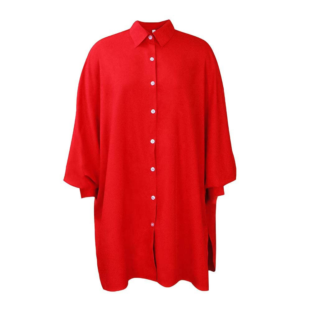 Dameblus med oversized snitt och eleganta knappar Mirla-Eva Jonsson