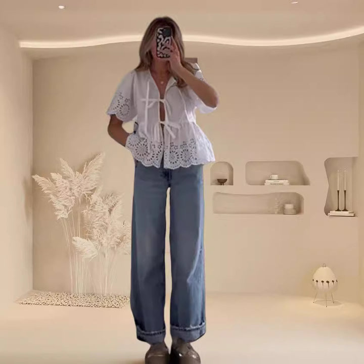 Dameblus med skärddetaljer och luftigt brett design Mirla-Eva Jonsson