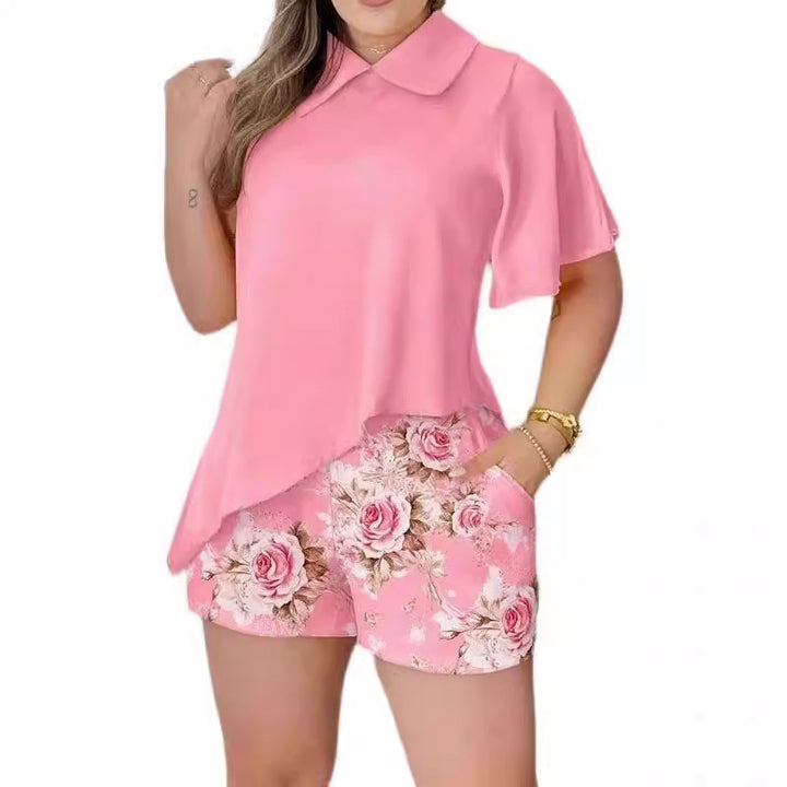 Dameblus med svängd skärning och blommönster shorts Mirla-Eva Jonsson