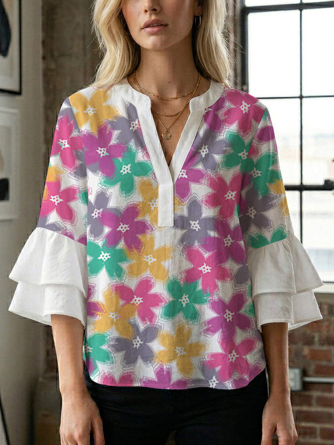 Dameblus med voluminösa ärmar och blommönster Mirla-Eva Jonsson
