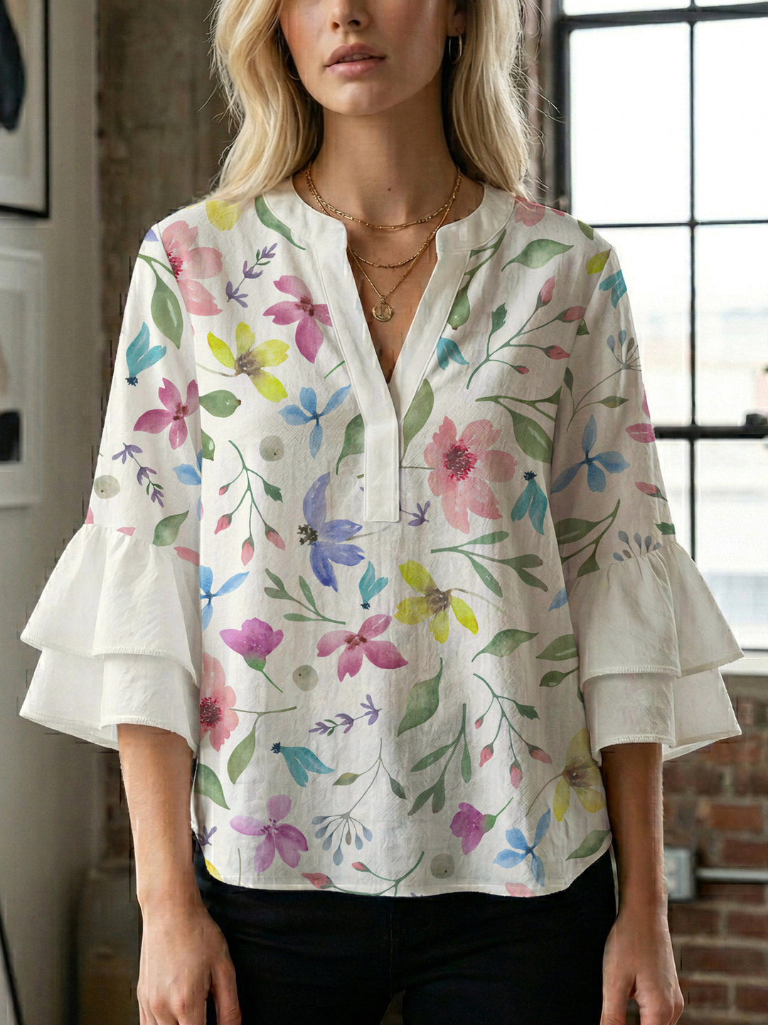 Dameblus med voluminösa ärmar och blommönster Mirla-Eva Jonsson