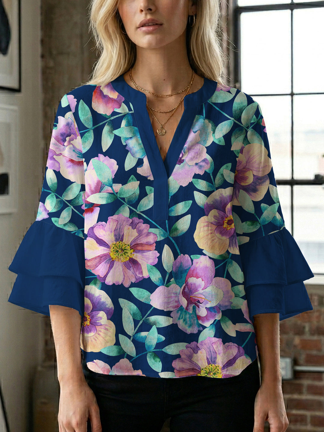 Dameblus med voluminösa ärmar och blommönster Mirla-Eva Jonsson