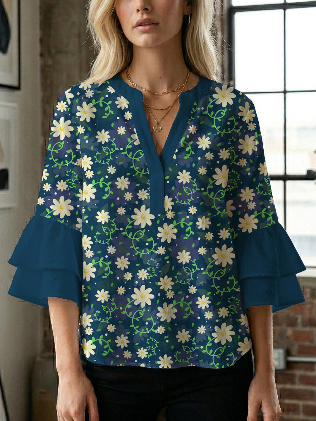 Dameblus med voluminösa ärmar och blommönster Mirla-Eva Jonsson