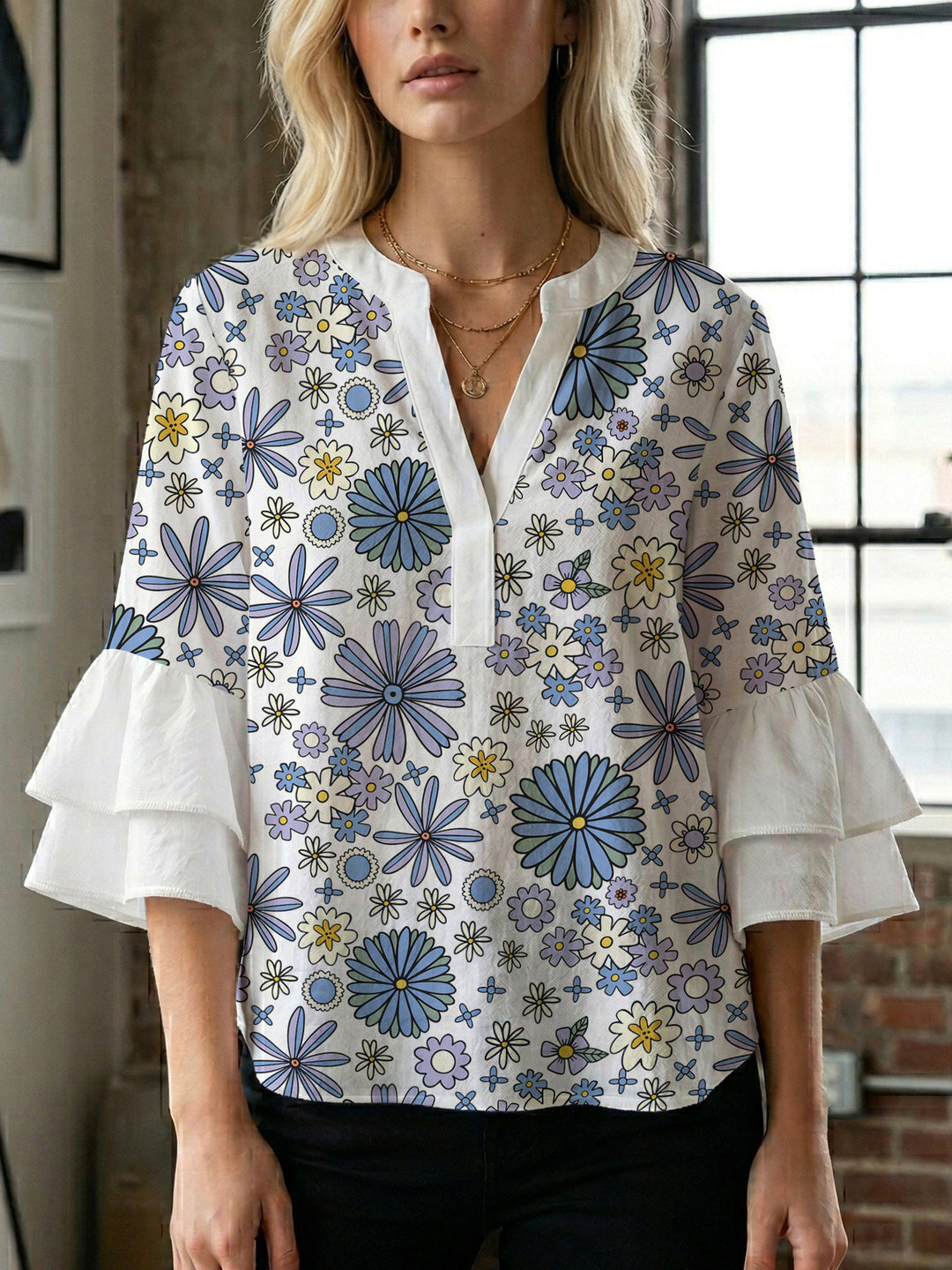 Dameblus med voluminösa ärmar och blommönster Mirla-Eva Jonsson