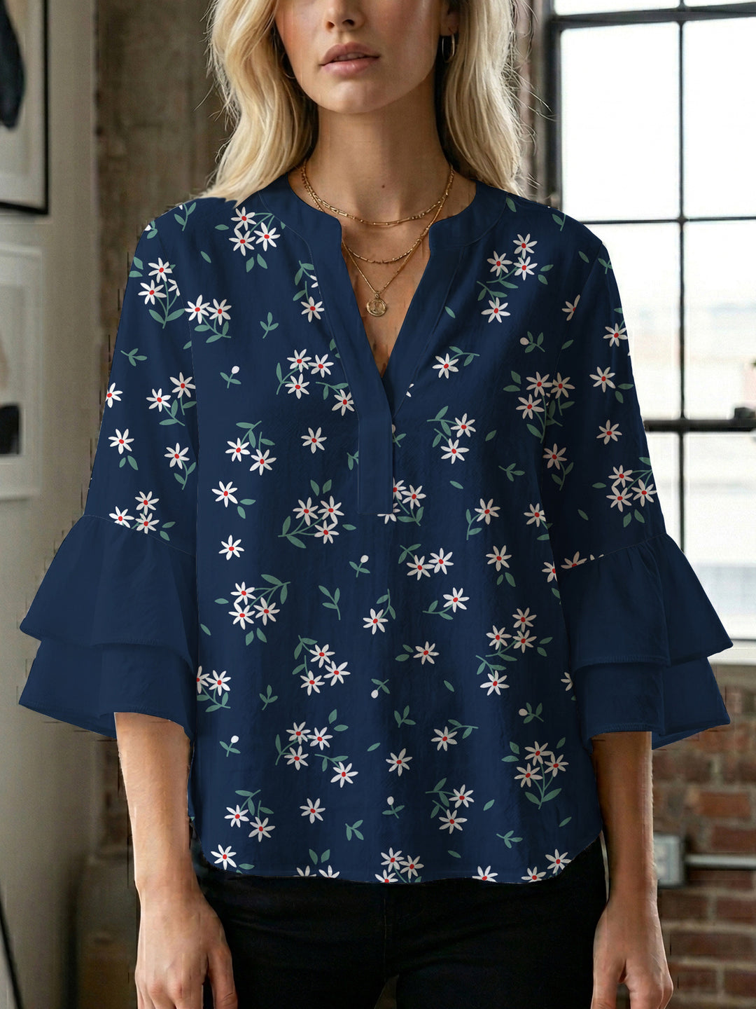 Dameblus med voluminösa ärmar och blommönster Mirla-Eva Jonsson