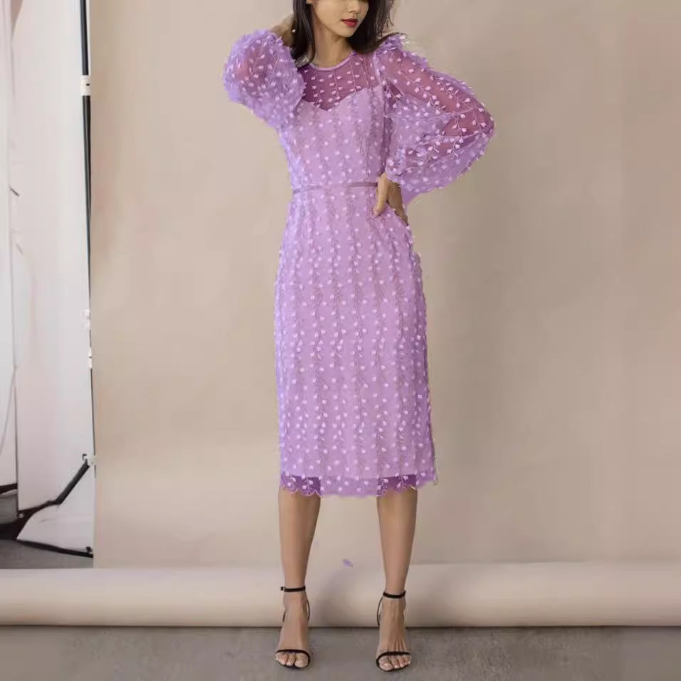 Dameklänning med transparenta puffärmar och blommönster broderi Mirla-Eva Jonsson