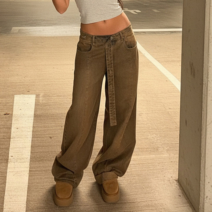 Damen Baggy Jeans med höelastisk midja och praktiska bälteshällor Mirla-Eva Jonsson