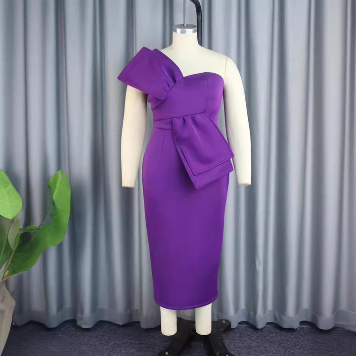 Damen Bälte klänning med asymmetrisk design och voluminös banddetalj Mirla-Eva Jonsson