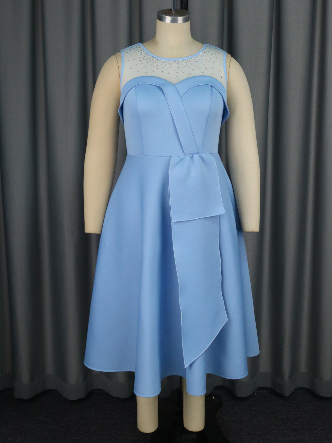 Damen Chiffon Evening Dress with Shimmering Top and Elegant Bow Appliqué Mirla-Eva Jonsson