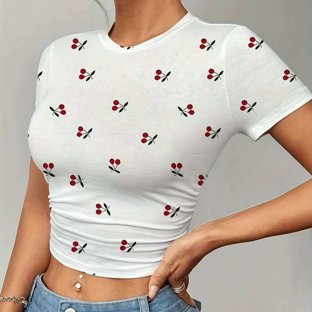 Damen Crop-T-Shirt med fräscht körsbärsmotiv och figurnära snitt Mirla-Eva Jonsson