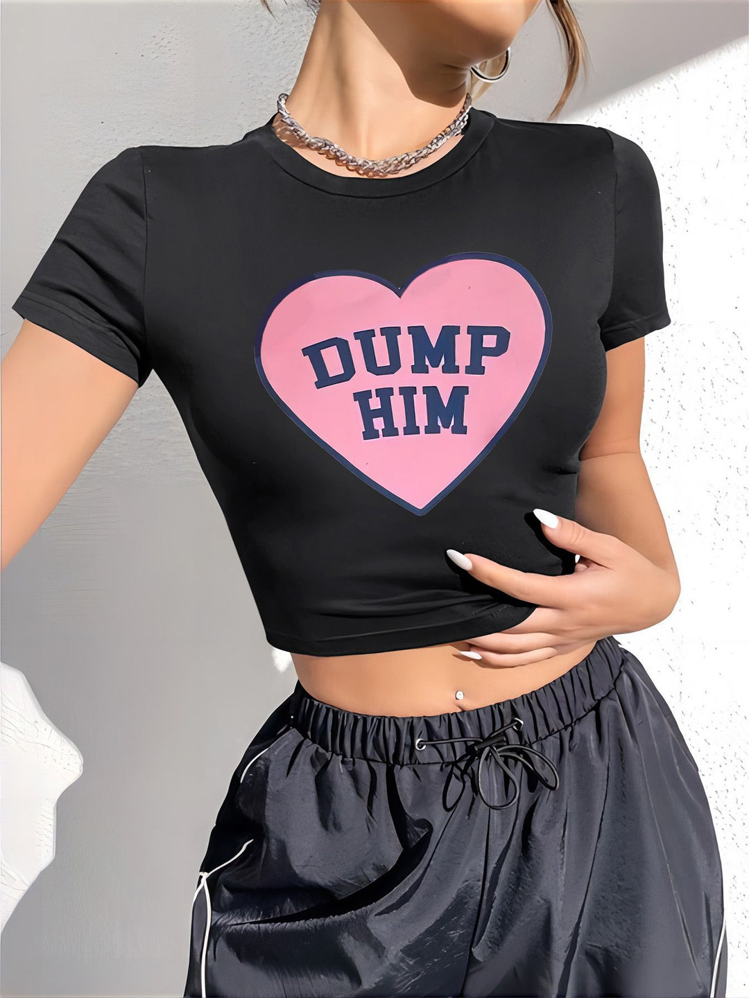 Damen Crop-T-Shirt med iögonfallande statement-tryck Mirla-Eva Jonsson