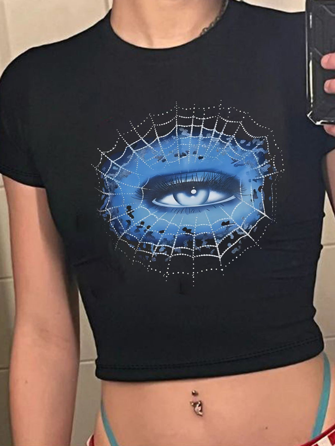 Damen Crop-T-Shirt med iögonfallande statement-tryck Mirla-Eva Jonsson