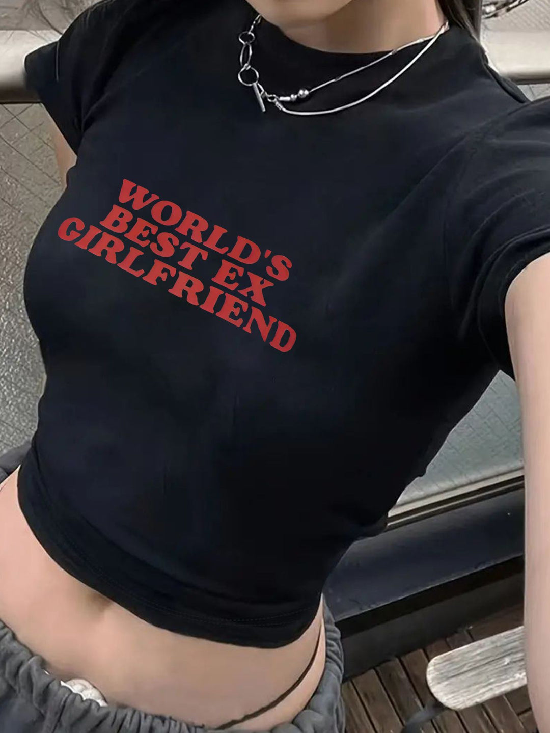Damen Crop-T-Shirt med iögonfallande statement-tryck Mirla-Eva Jonsson