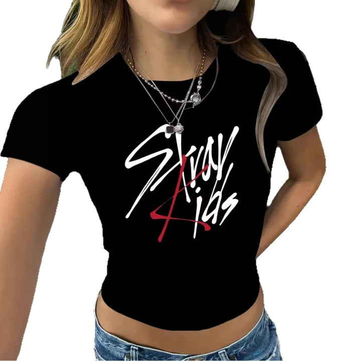 Damen Crop-T-Shirt med kreativ text och figurformande snitt Mirla-Eva Jonsson