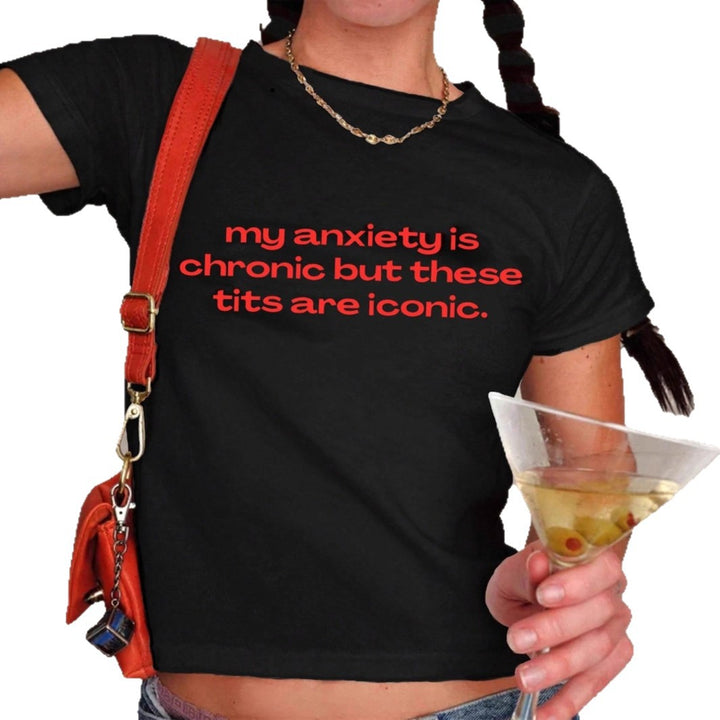 Damen Crop-T-Shirt mit inspirierendem Text und figurbetontem Schnitt Mirla-Eva Jonsson