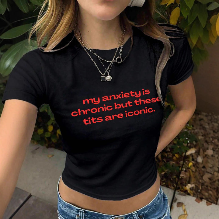 Damen Crop-T-Shirt mit inspirierendem Text und figurbetontem Schnitt Mirla-Eva Jonsson
