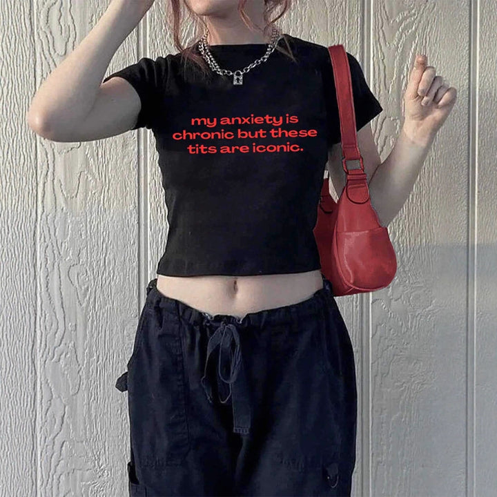 Damen Crop-T-Shirt mit inspirierendem Text und figurbetontem Schnitt Mirla-Eva Jonsson