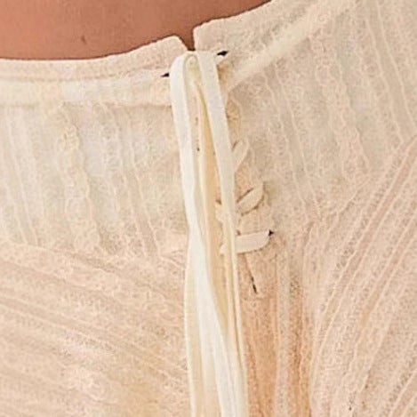 Damen Crop Top med elegant spetsdetalj och lekfullt minikjol Mirla-Eva Jonsson