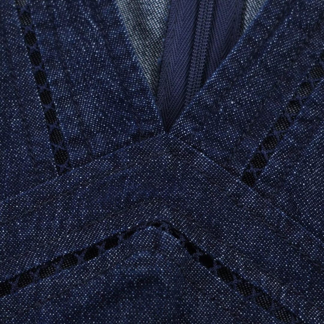 Damen Denim Maxikjol med elegant V-ringning och figursydd silhuett Mirla-Eva Jonsson